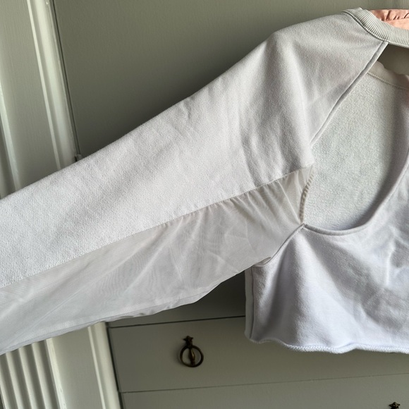 Alo Yoga Crop Top Sweatshirt - Picture 3 of 4